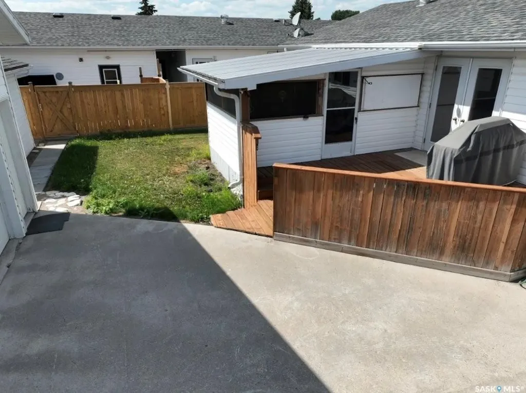 715 6th Avenue Hudson Bay SK S0E 0Y0