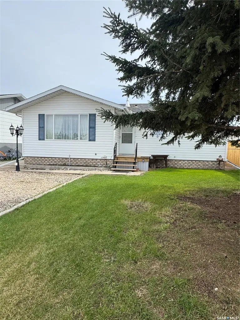 715 6th Avenue Hudson Bay SK S0E 0Y0