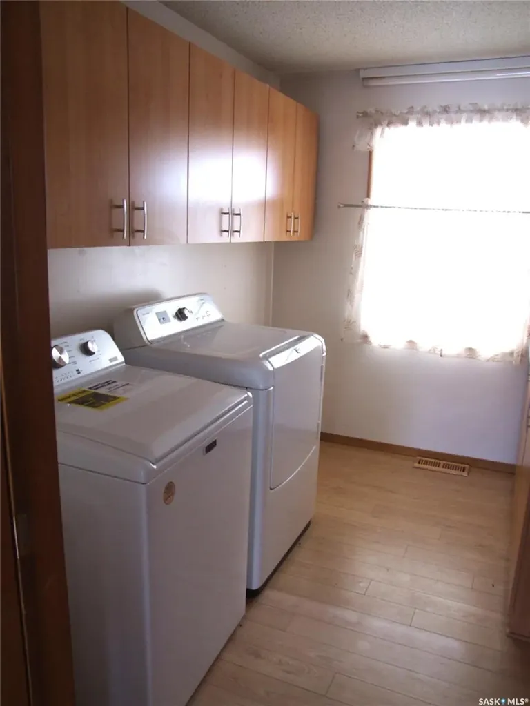 201 8th Street W Leader SK S0N 1H0