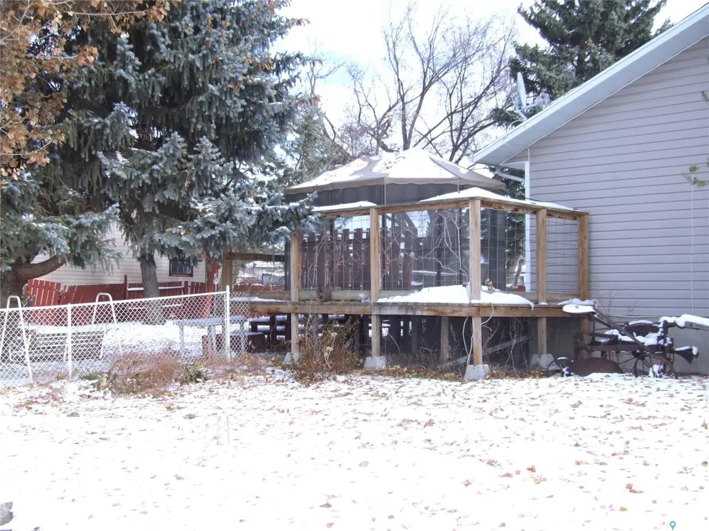 201 8th Street W Leader SK S0N 1H0