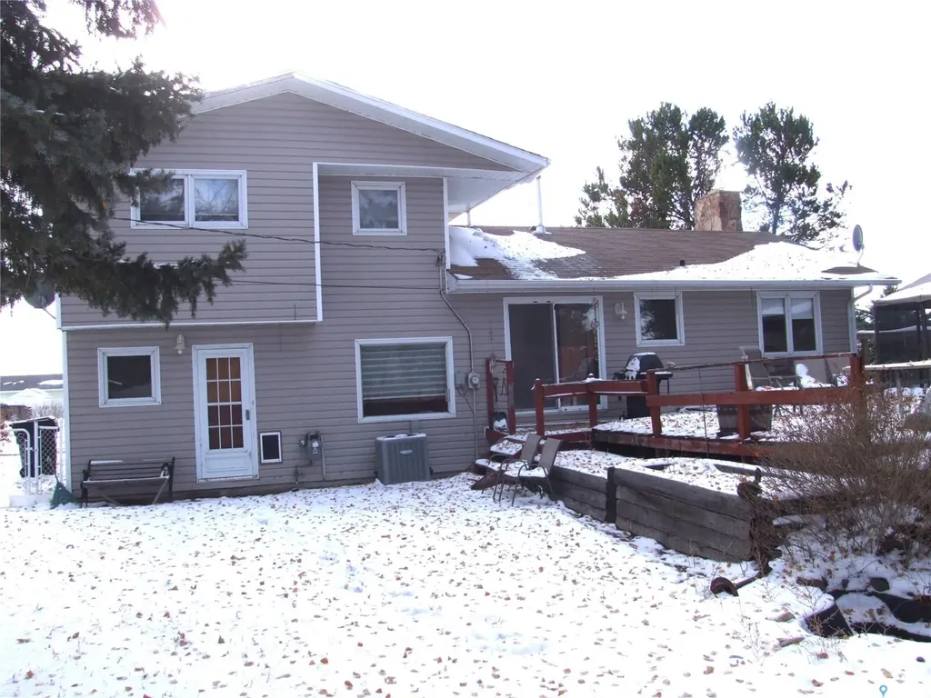 201 8th Street W Leader SK S0N 1H0