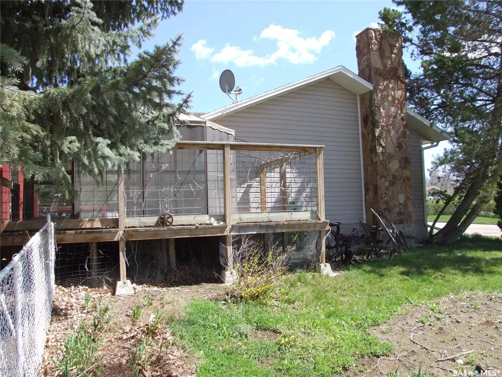 201 8th Street W Leader SK S0N 1H0