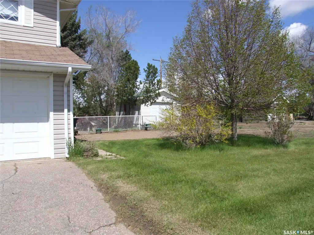 201 8th Street W Leader SK S0N 1H0