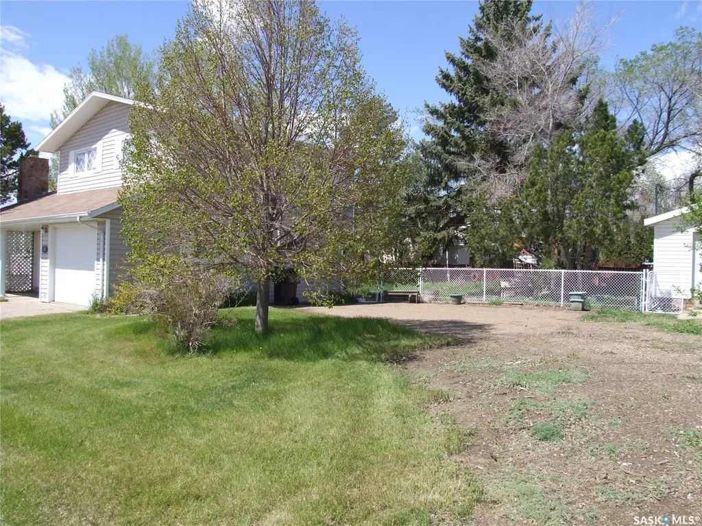 201 8th Street W Leader SK S0N 1H0