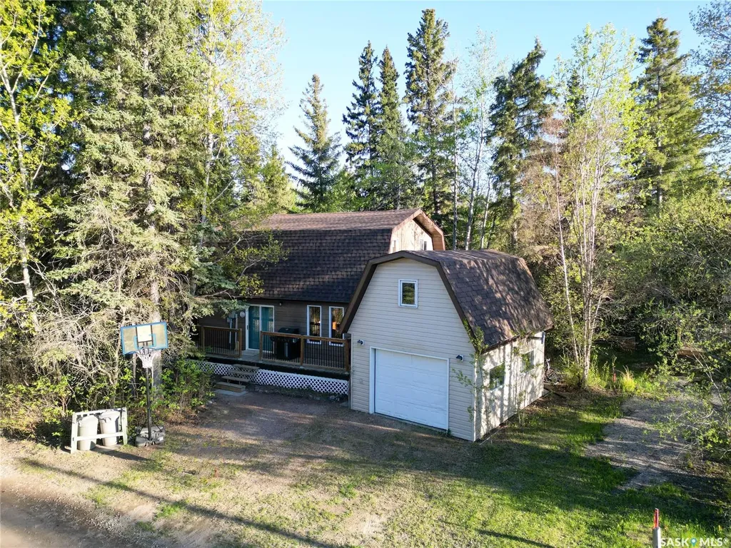 2 3rd Crescent Candle Lake SK S0J 3E0