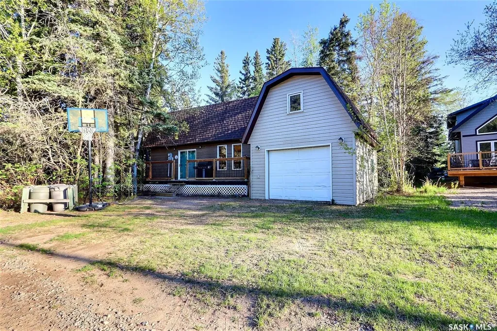 2 3rd Crescent Candle Lake SK S0J 3E0