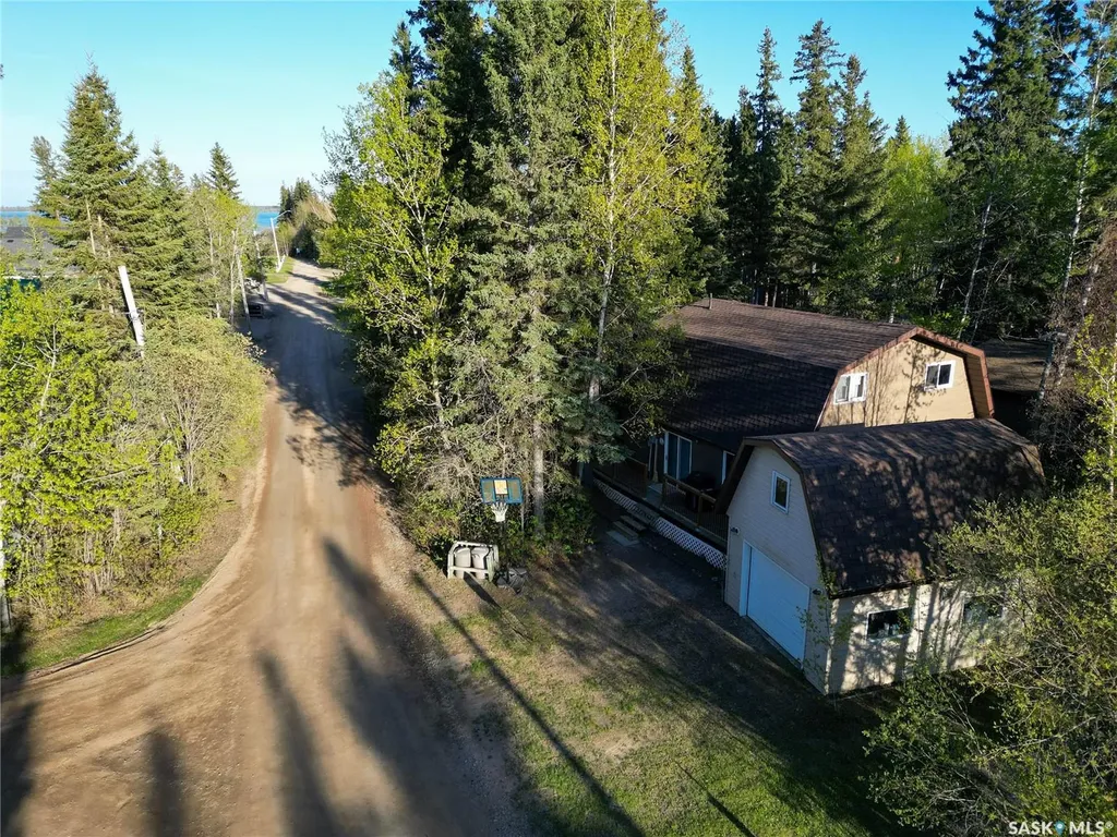 2 3rd Crescent Candle Lake SK S0J 3E0
