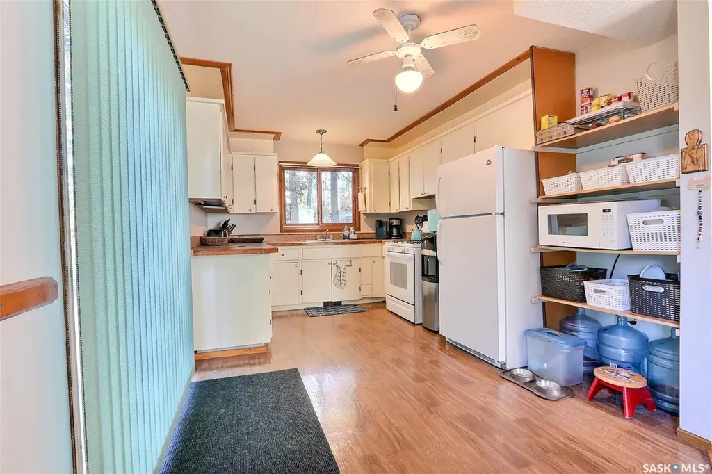 2 3rd Crescent Candle Lake SK S0J 3E0