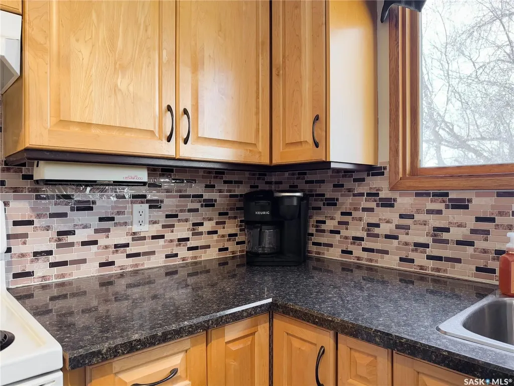 208 1st Street E Climax SK S0N 0N0