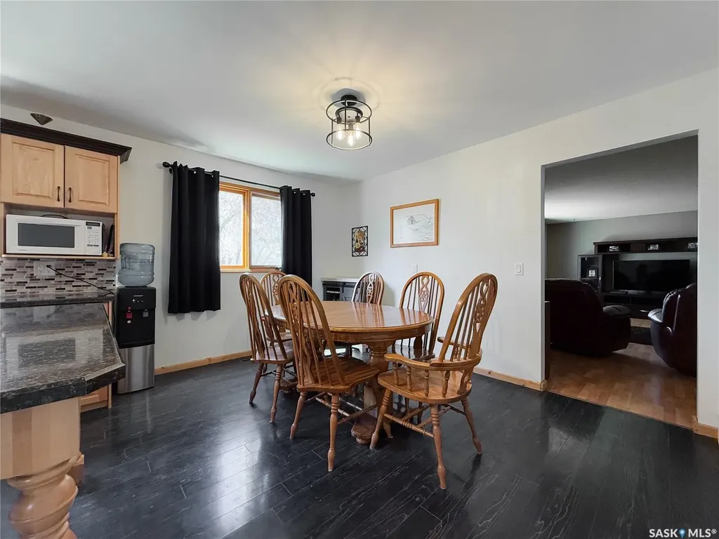 208 1st Street E Climax SK S0N 0N0