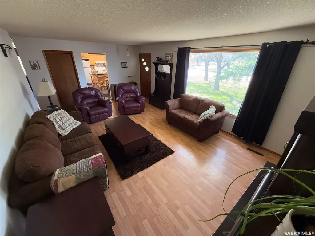 208 1st Street E Climax SK S0N 0N0