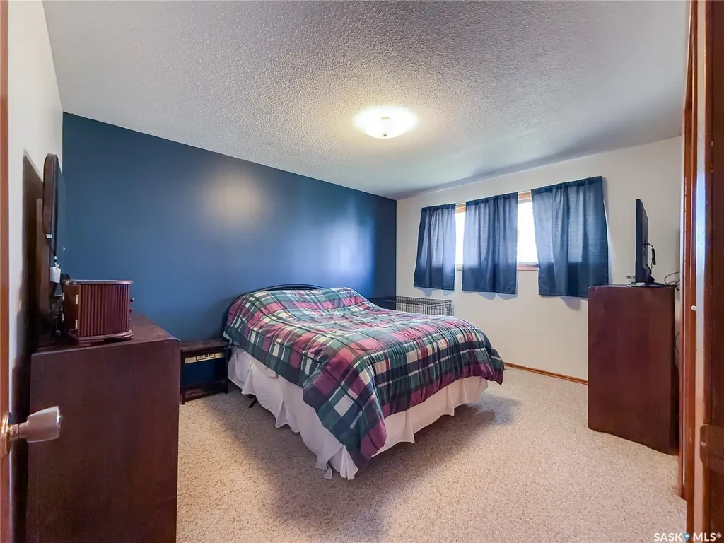 208 1st Street E Climax SK S0N 0N0