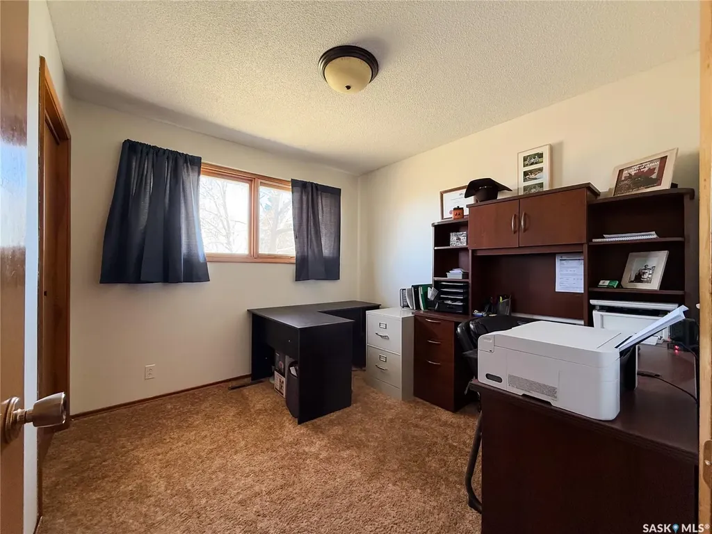 208 1st Street E Climax SK S0N 0N0