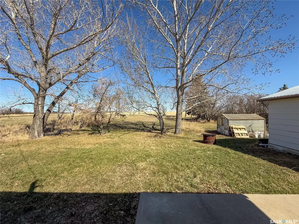 208 1st Street E Climax SK S0N 0N0