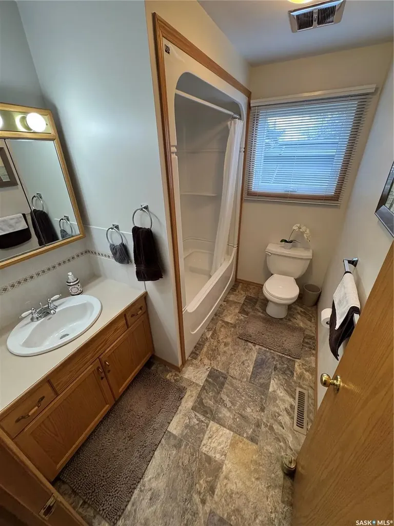 112 Assiniboia Avenue Assiniboia SK S0H 0B0