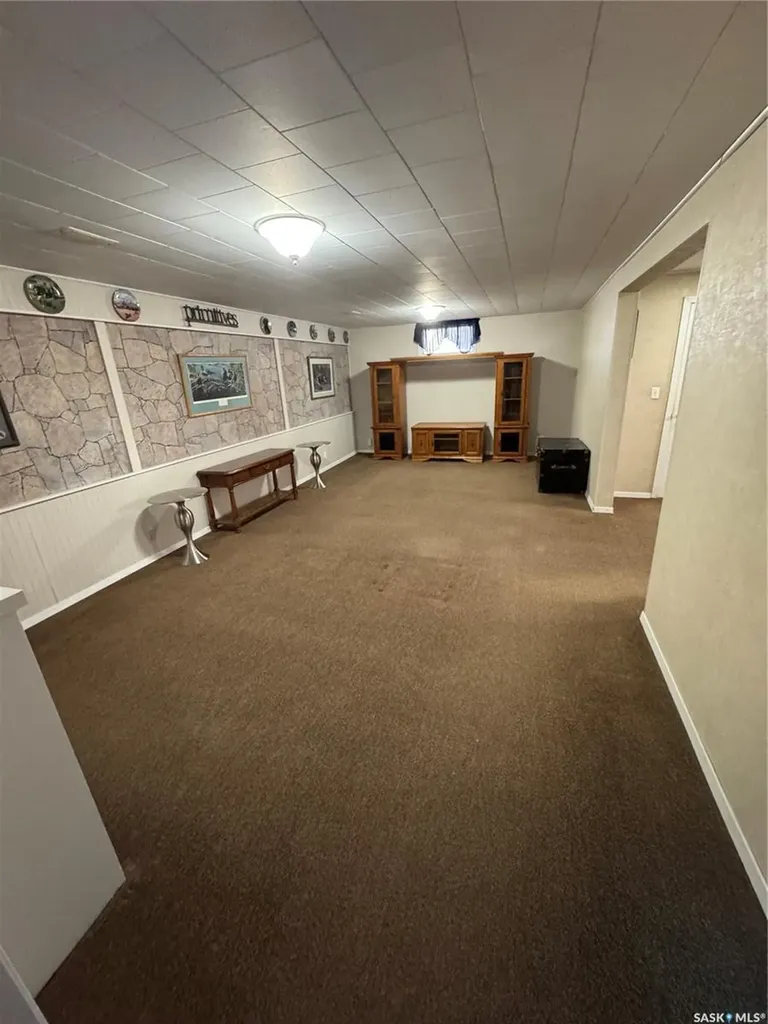 112 Assiniboia Avenue Assiniboia SK S0H 0B0