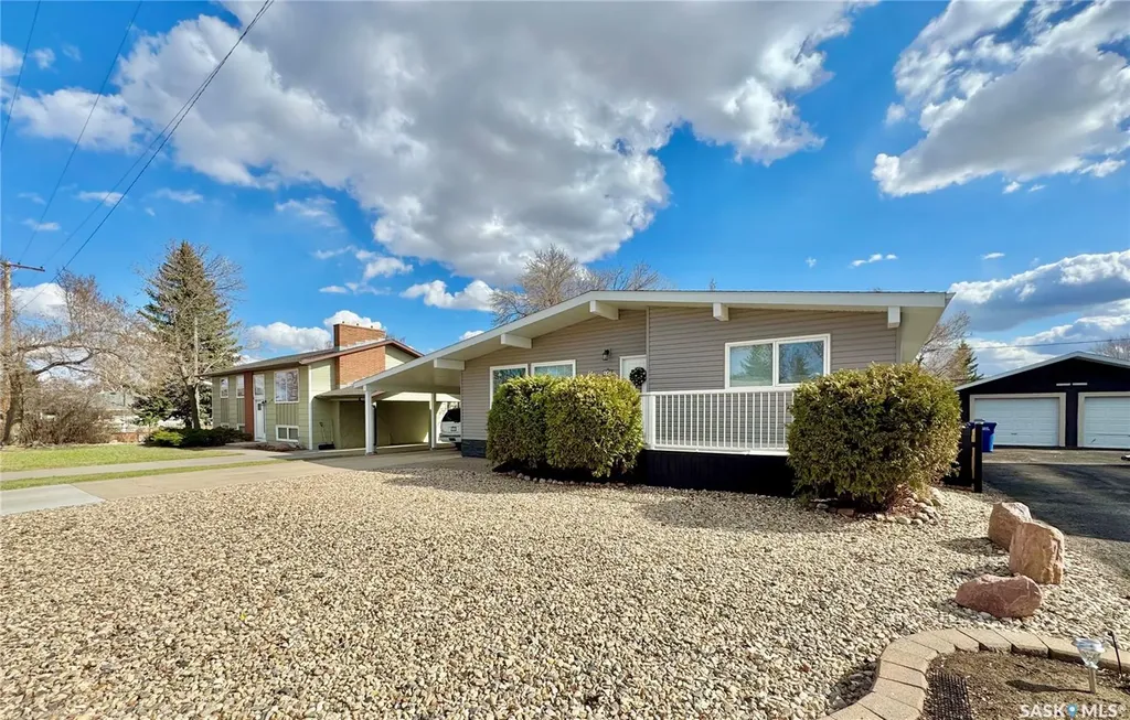 112 Assiniboia Avenue Assiniboia SK S0H 0B0