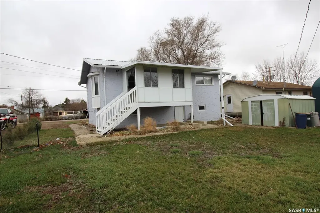 128 1st Street E Frontier SK S0N 0W0