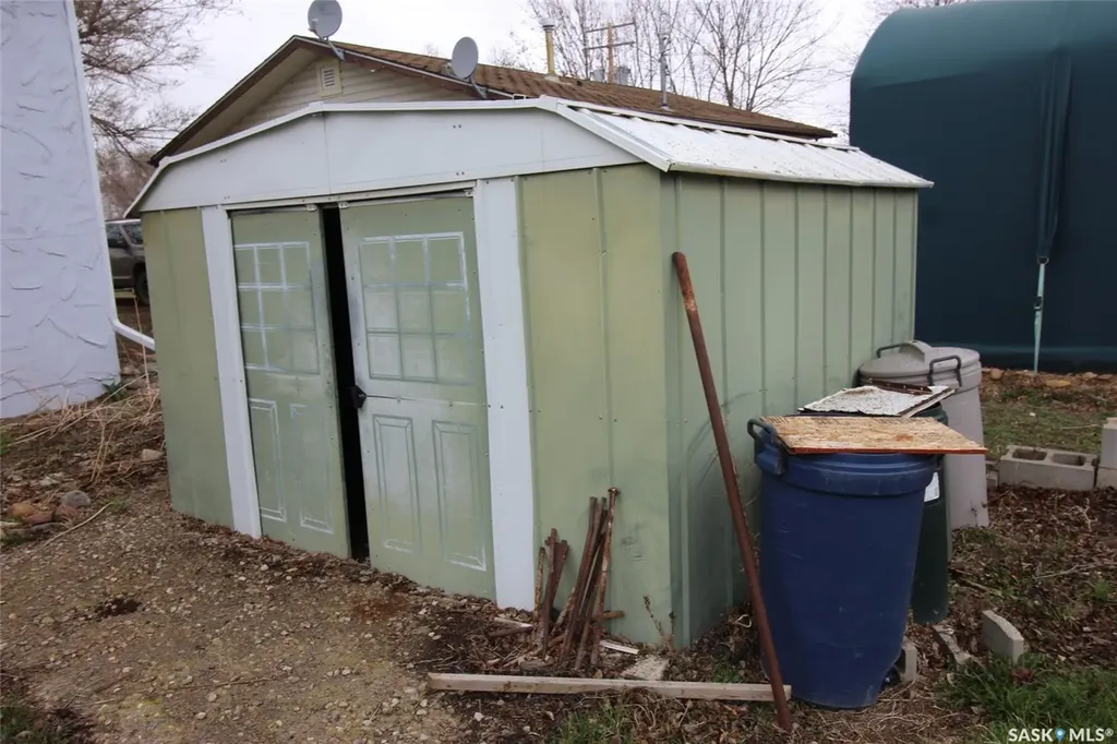 128 1st Street E Frontier SK S0N 0W0