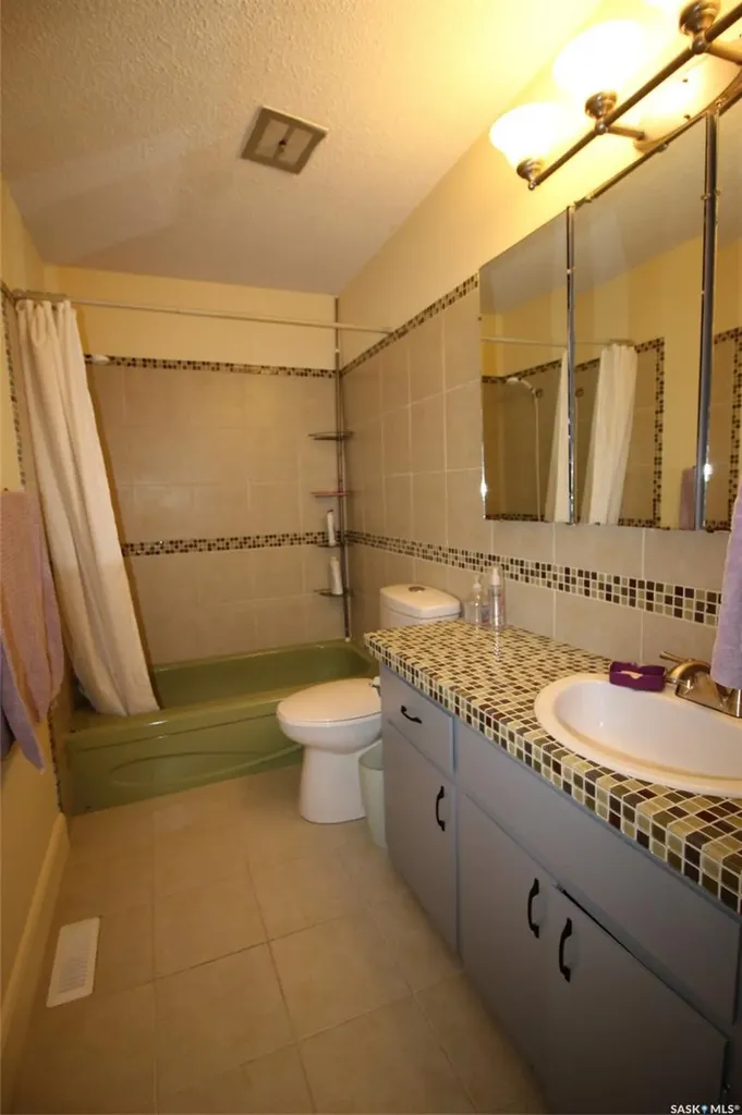 128 1st Street E Frontier SK S0N 0W0