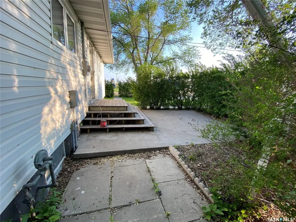 320 2 Street E Carnduff SK S0C 0S0