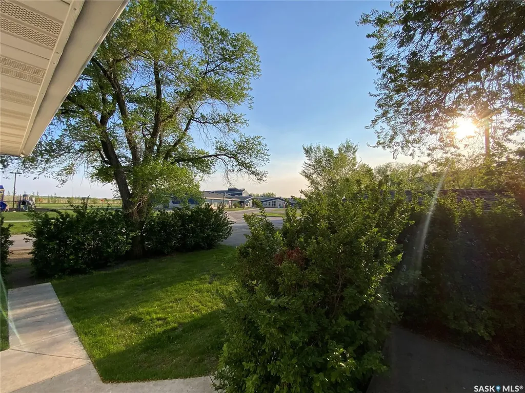 320 2 Street E Carnduff SK S0C 0S0