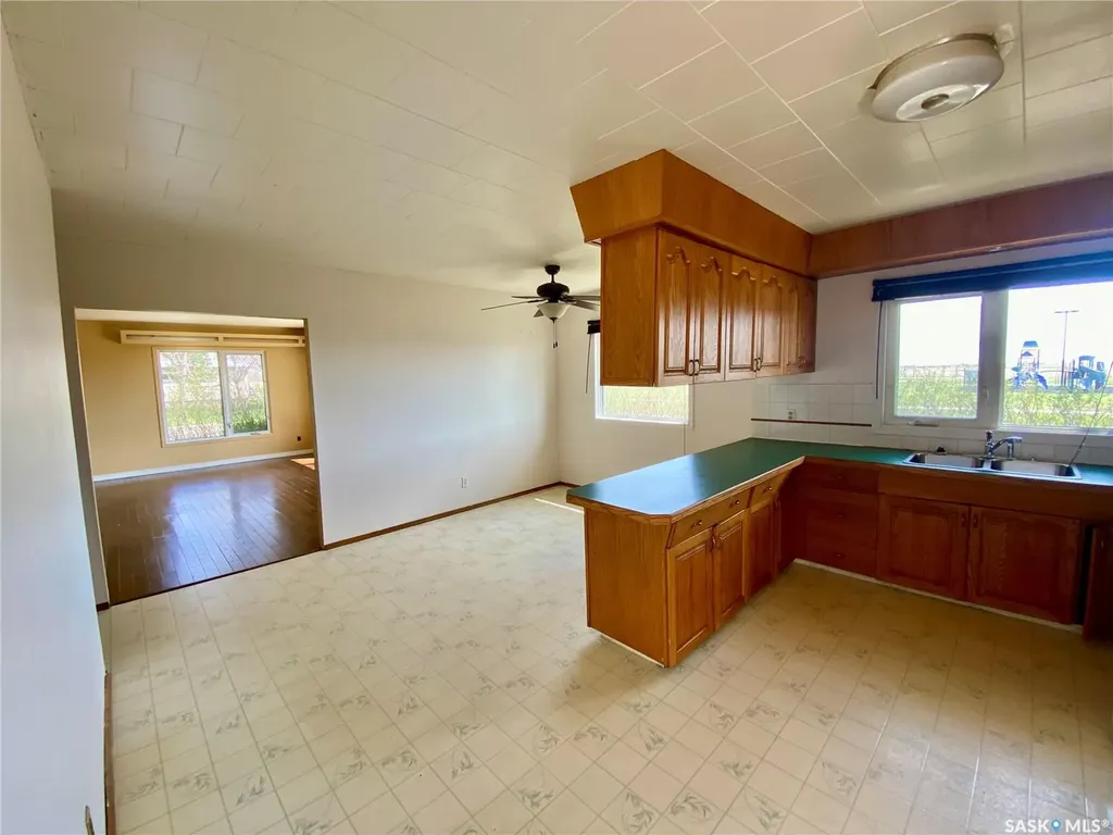 320 2 Street E Carnduff SK S0C 0S0