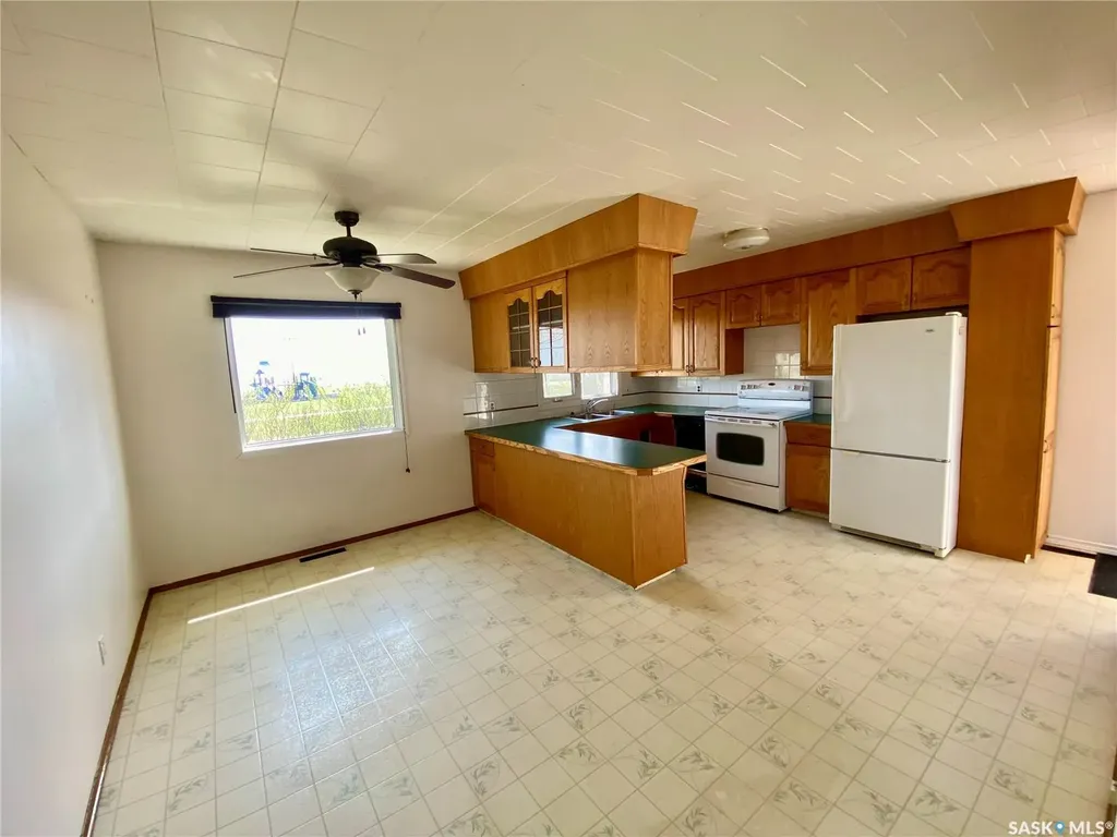 320 2 Street E Carnduff SK S0C 0S0