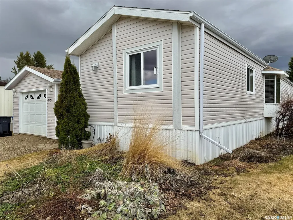 317 Riedel Avenue E Langenburg SK S0A 2A0