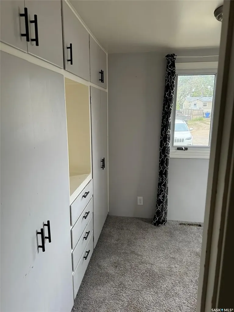 4567 Price Avenue Gull Lake SK S0N 1A0