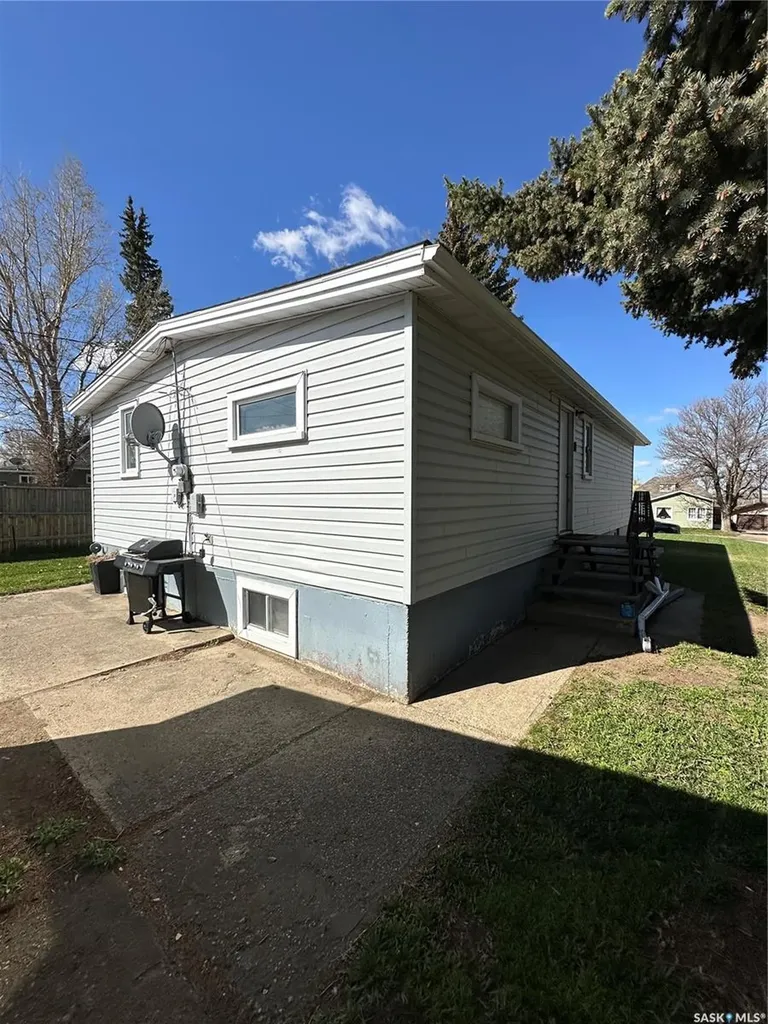 4567 Price Avenue Gull Lake SK S0N 1A0