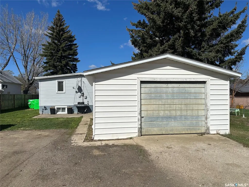 4567 Price Avenue Gull Lake SK S0N 1A0
