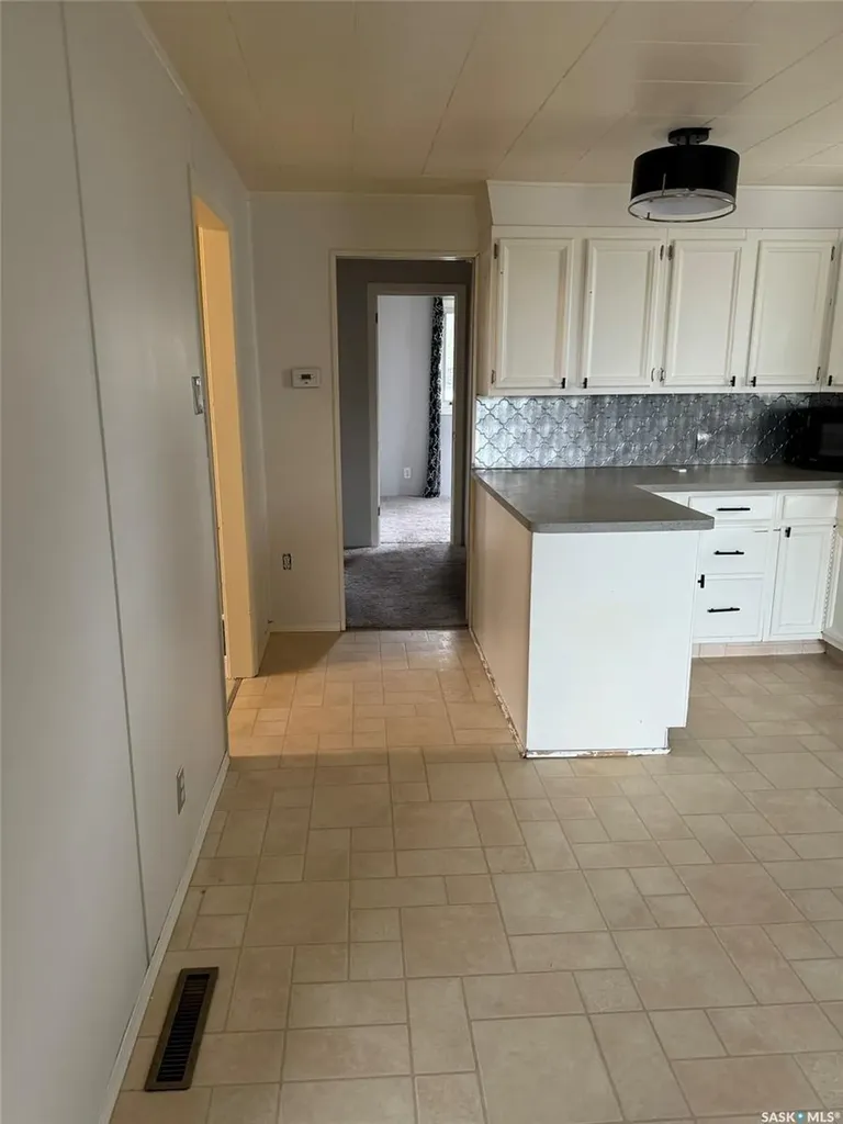 4567 Price Avenue Gull Lake SK S0N 1A0