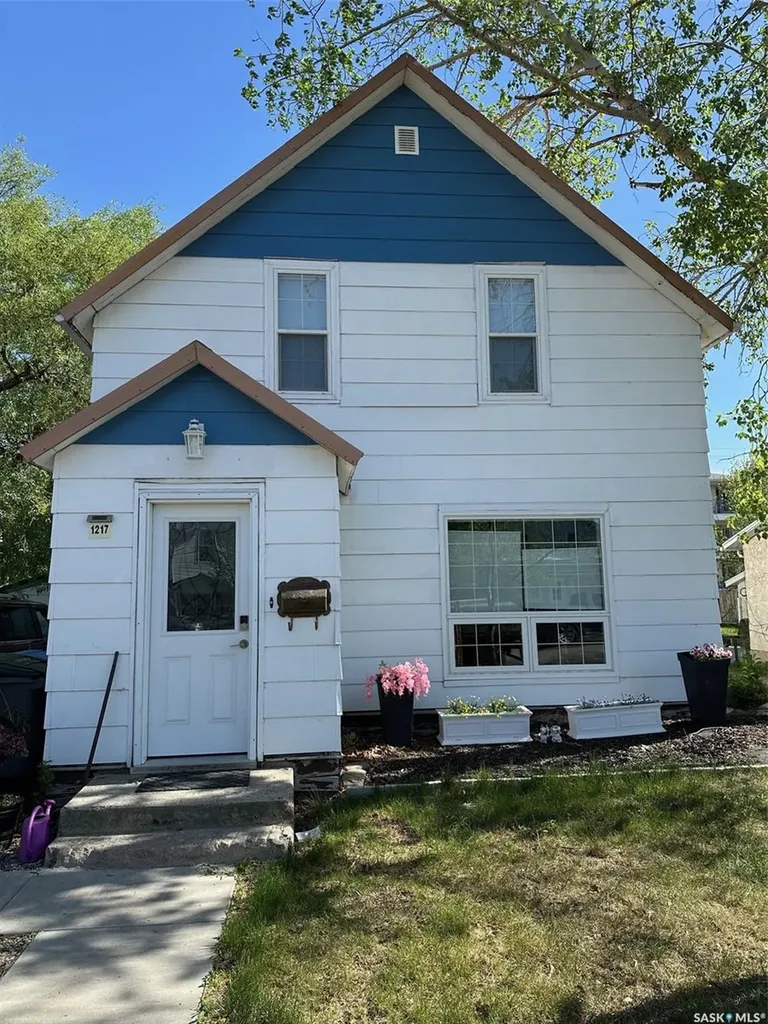 1217 2nd Street Estevan SK S4A 0M1
