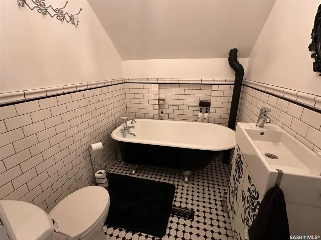 1217 2nd Street Estevan SK S4A 0M1