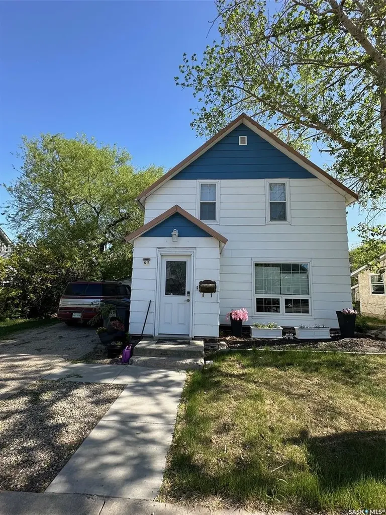 1217 2nd Street Estevan SK S4A 0M1