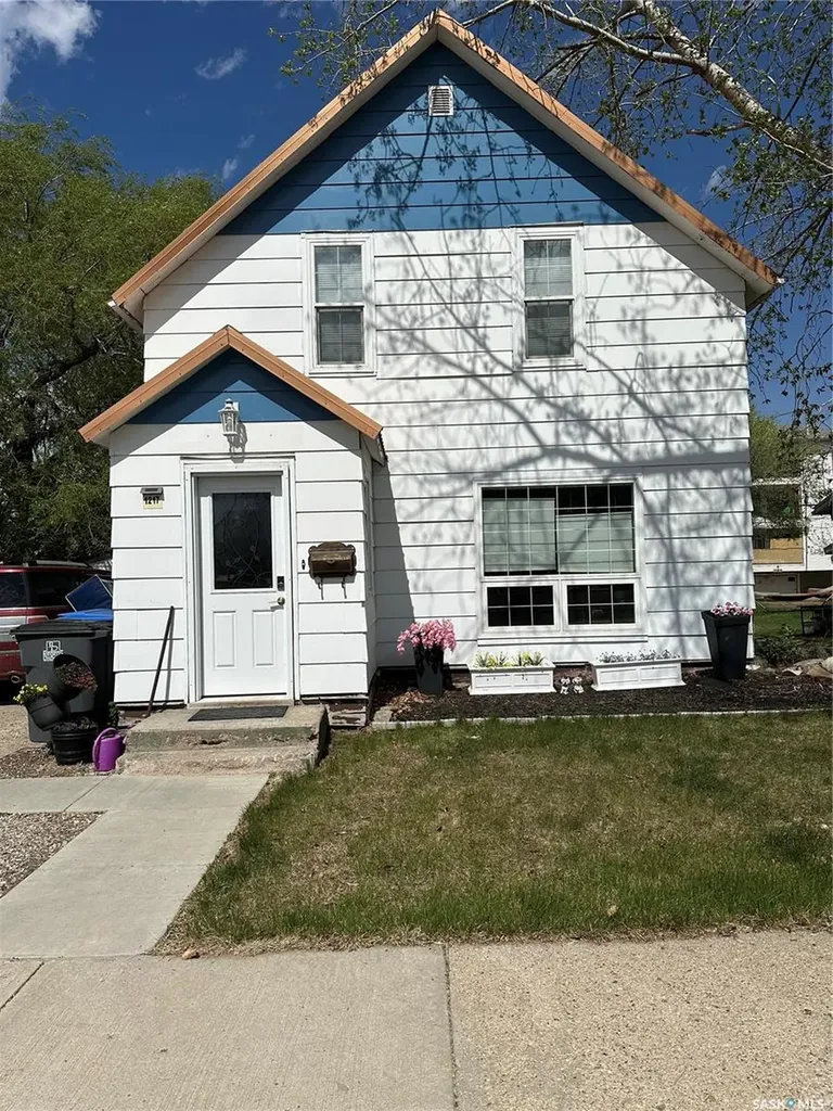 1217 2nd Street Estevan SK S4A 0M1