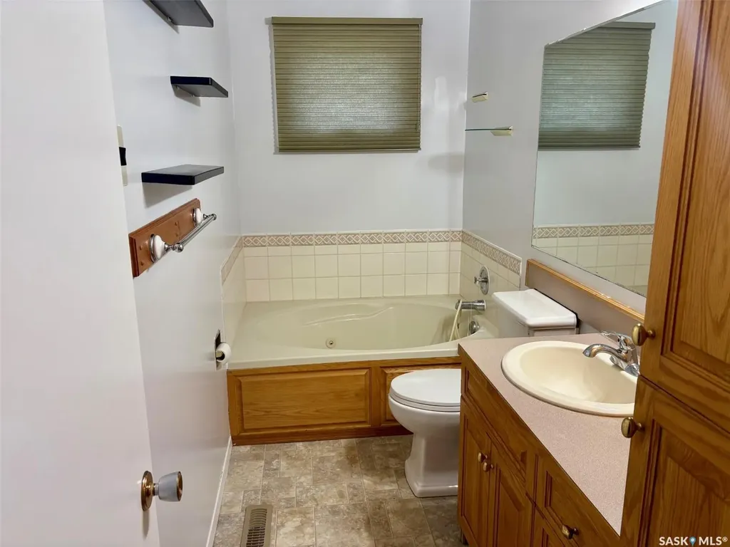 506 Grant Bay Esterhazy SK S0A 0X0