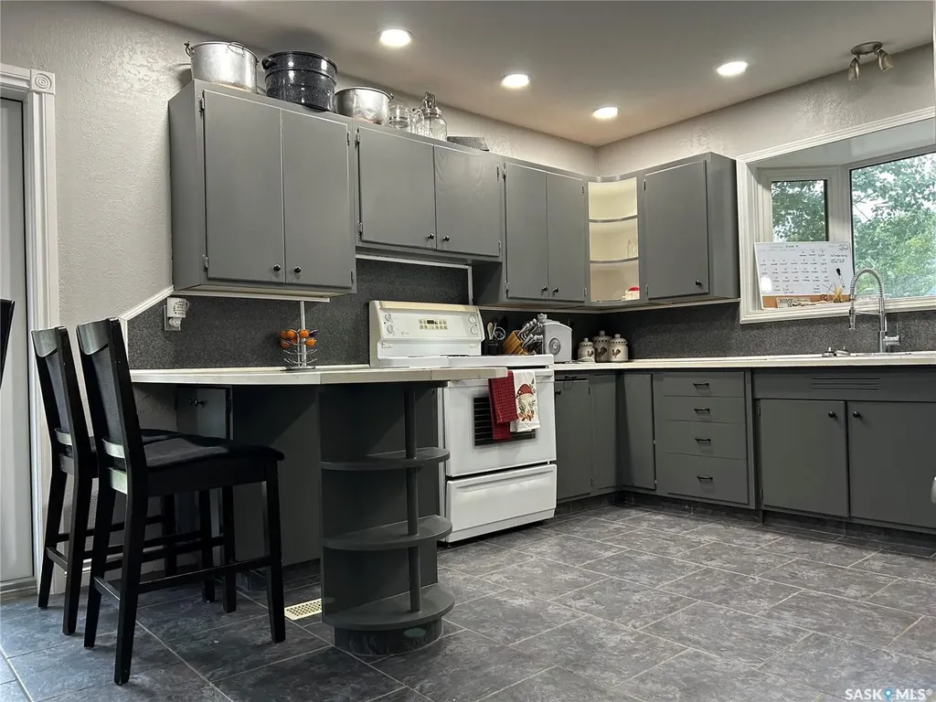 516 First Avenue E Lampman SK S0C 1N0