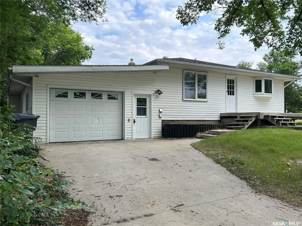 516 First Avenue E Lampman SK S0C 1N0