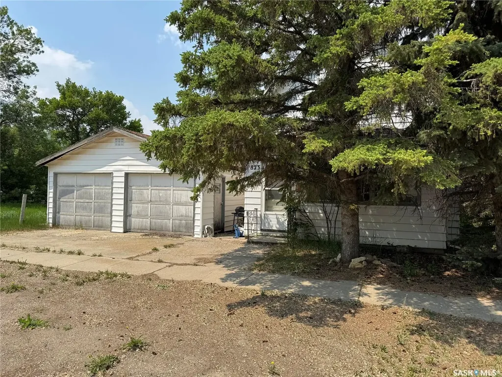 823 Main Street Holdfast SK S0G 2H0