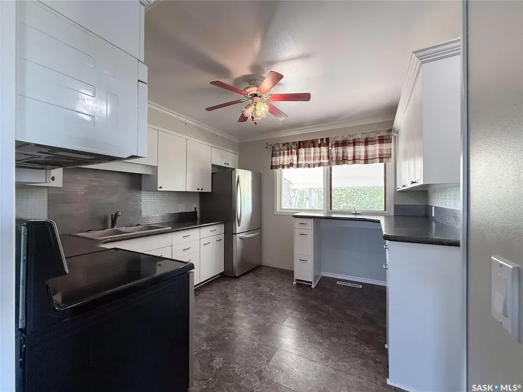 114-116 1st Street E Climax SK S0N 0N0