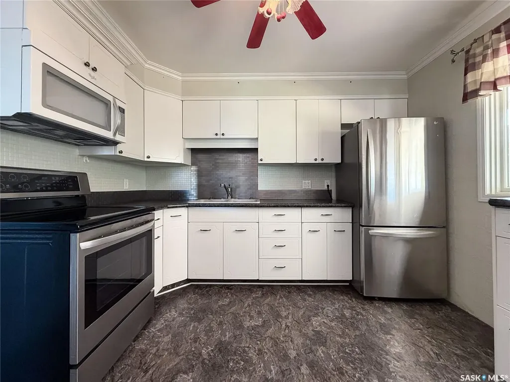 114-116 1st Street E Climax SK S0N 0N0