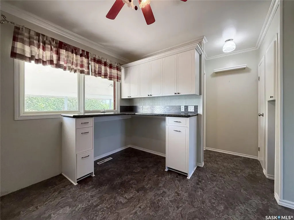 114-116 1st Street E Climax SK S0N 0N0