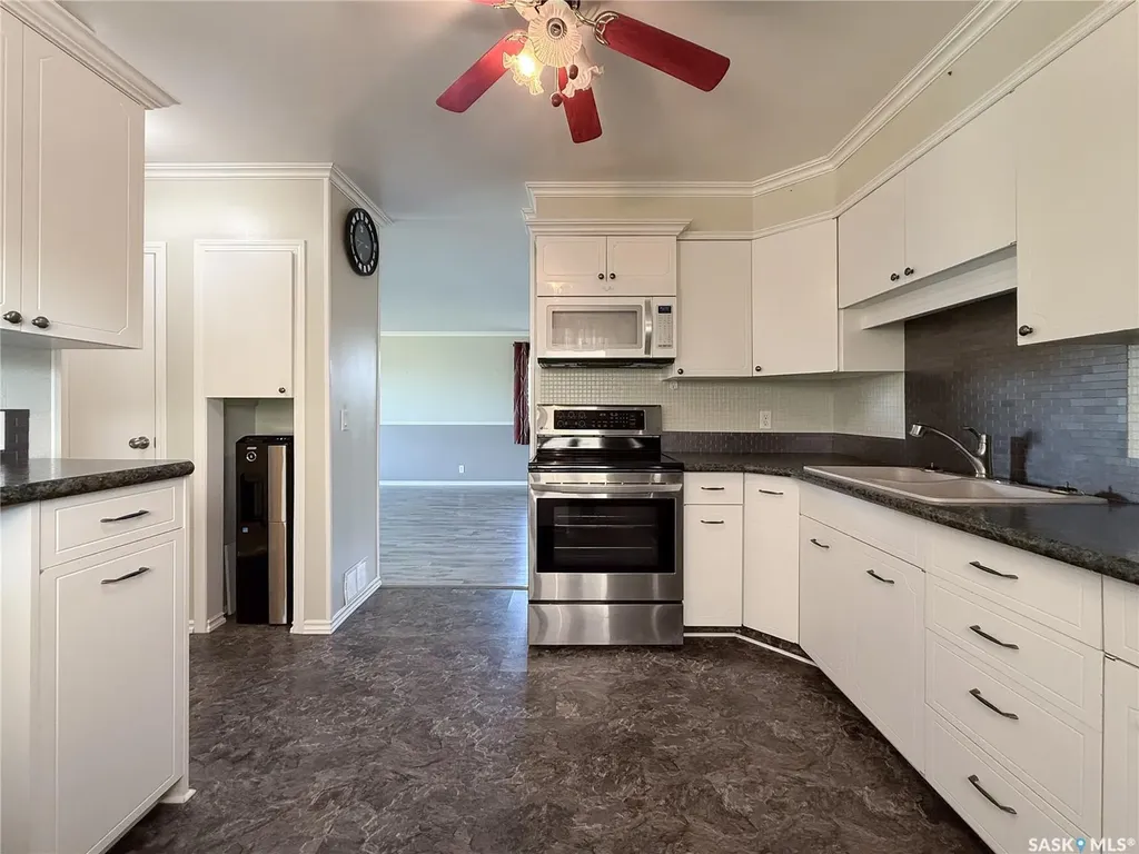 114-116 1st Street E Climax SK S0N 0N0