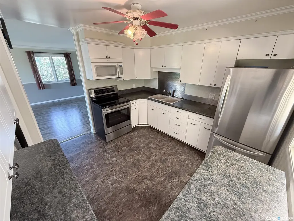 114-116 1st Street E Climax SK S0N 0N0