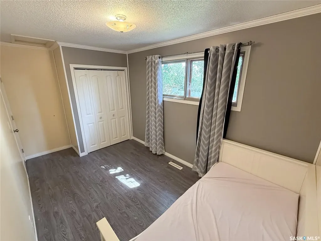 114-116 1st Street E Climax SK S0N 0N0