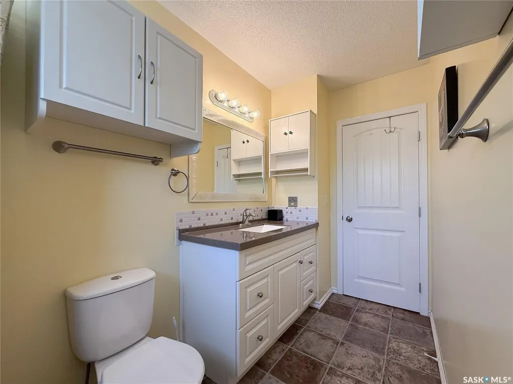 114-116 1st Street E Climax SK S0N 0N0