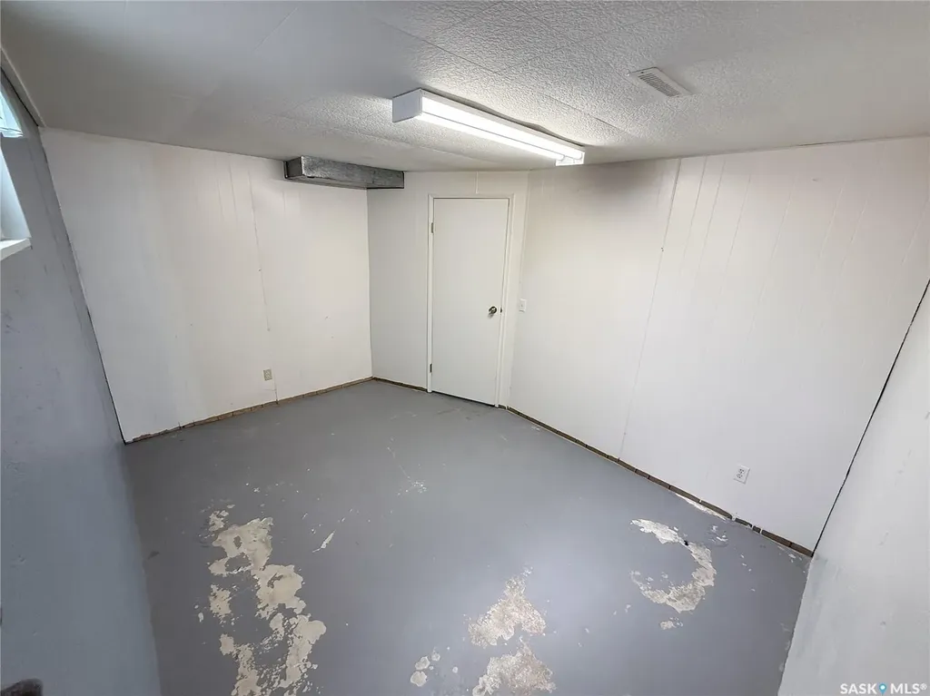 114-116 1st Street E Climax SK S0N 0N0