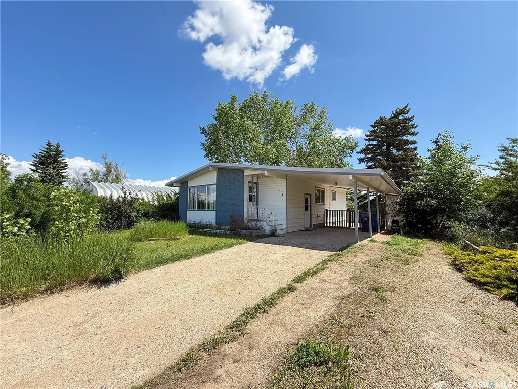 114-116 1st Street E Climax SK S0N 0N0